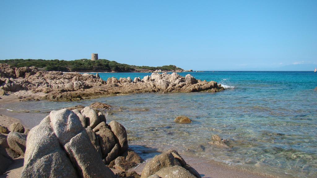 Hotel Petri Marini Aglientu Buitenkant foto