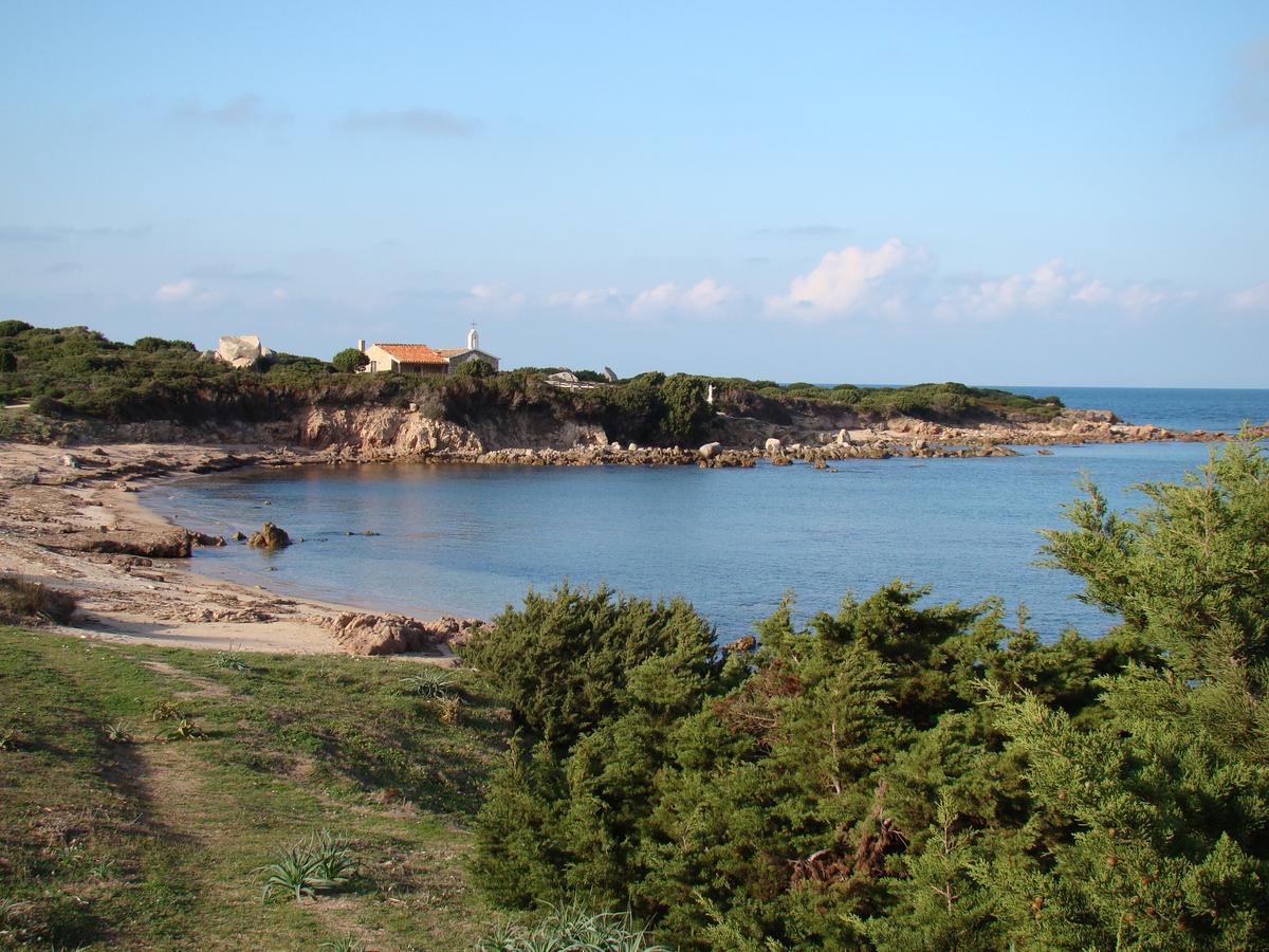 Hotel Petri Marini Aglientu Buitenkant foto