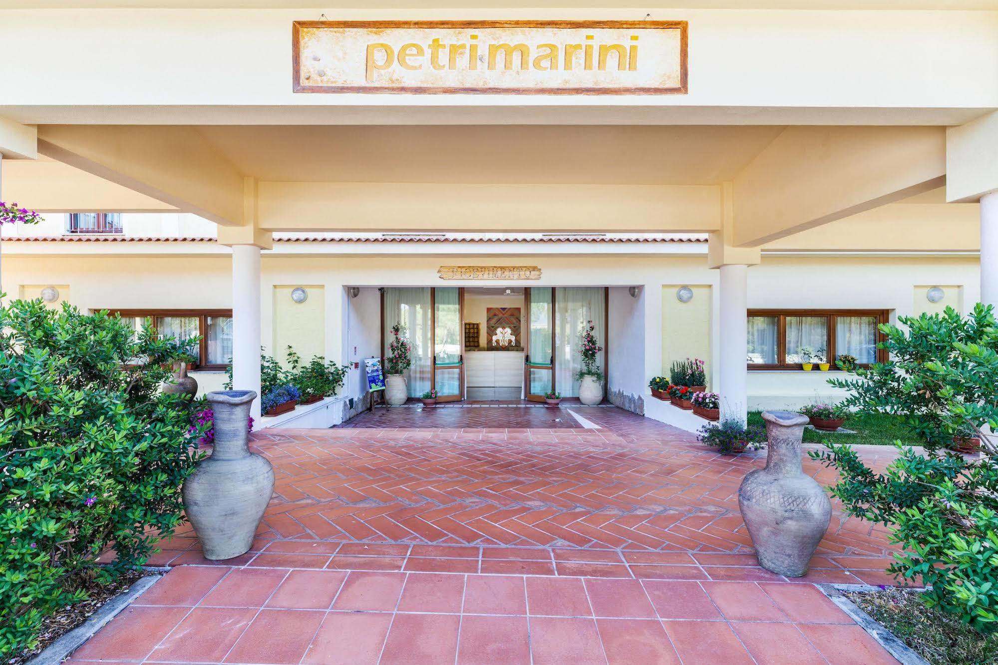 Hotel Petri Marini Aglientu Buitenkant foto